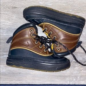 Like New. Nike ACG Woodside kids boots size 11c